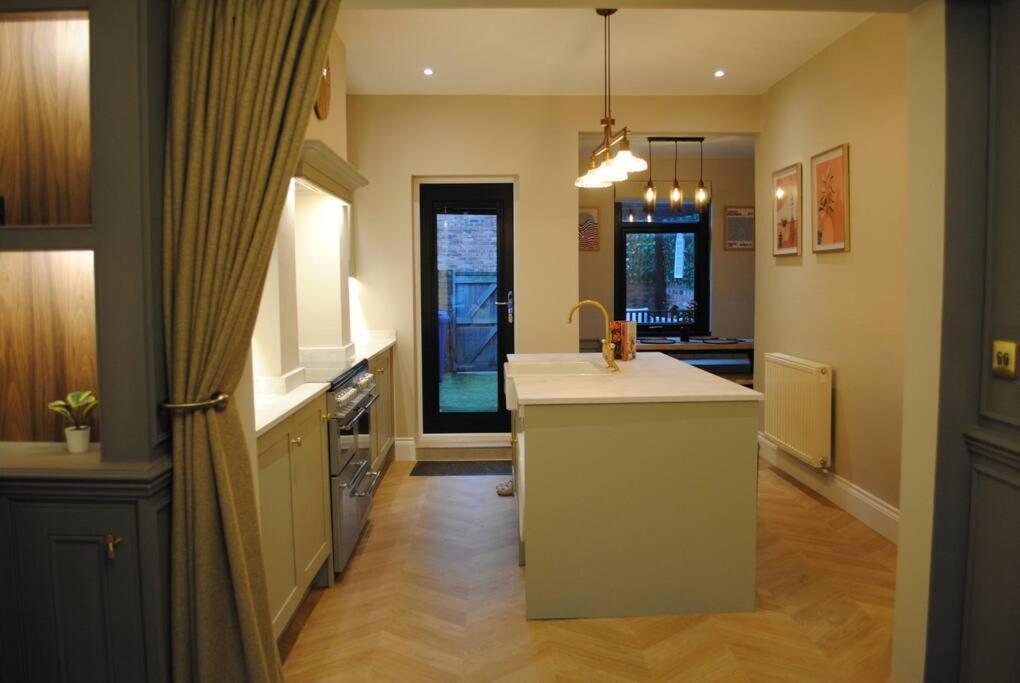 Вілла Cosy Renovated House In Warrington Екстер'єр фото